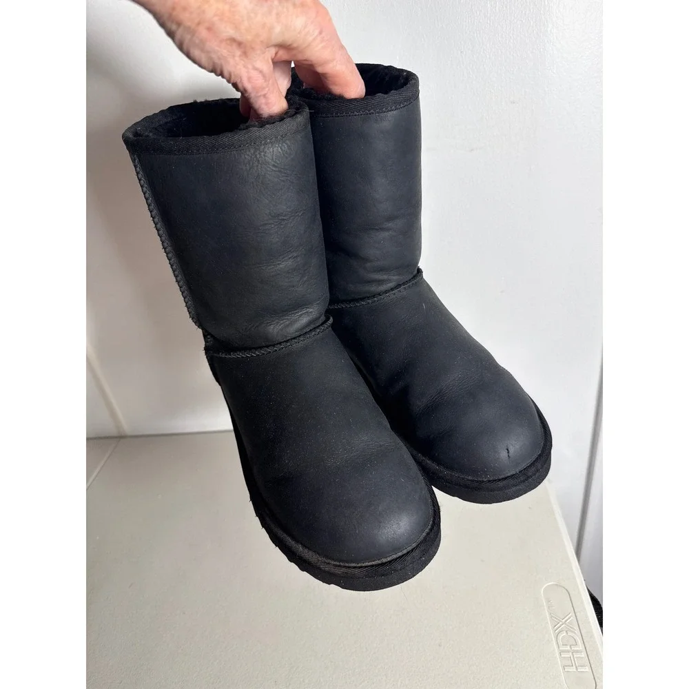 UGG classic short